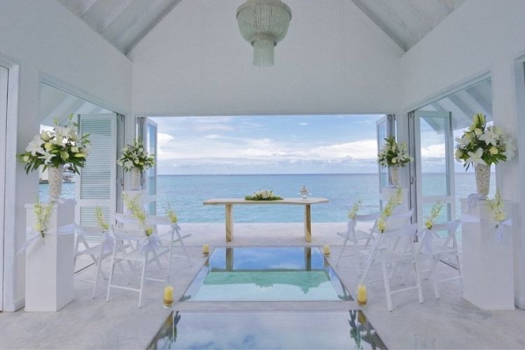 Overwater wedding pavilion at Anantara Kihavah Maldives